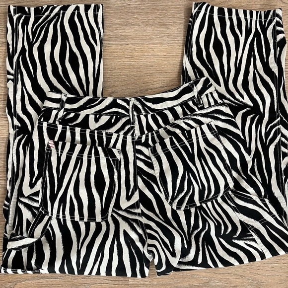 BDG Leila Zebra Print Carpenter Cargo Pants | Size 30 Urban Outfitters - Picture 8 of 15